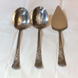 Lenox HOLIDAY Stainless 18/10 Christmas Holly Embossed Flatware, excellent